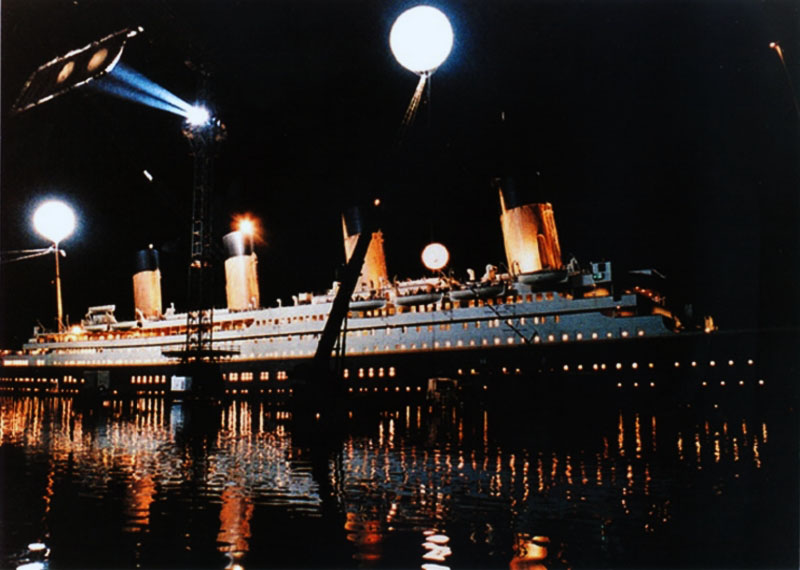 Titanic Movie Cinema shooting. Airstar Lighting balloons.