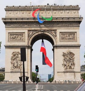 Paralympic logo at the top of the Arc de Triomphe, Paris 2024