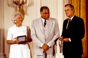 President George H. W. Bush and Mrs. Barbara Bush present the Medal of Arts to James Earl Jones.